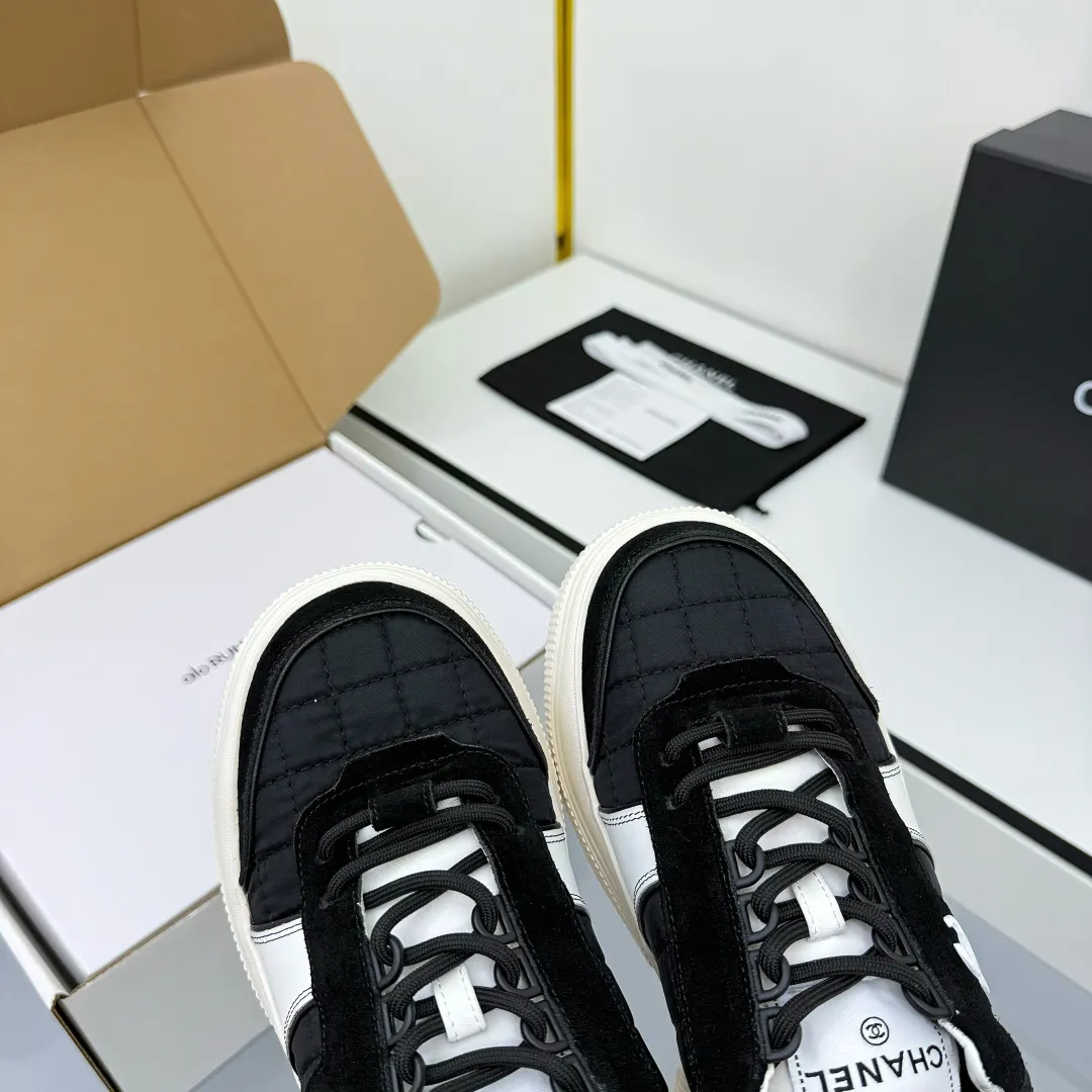 👟👟Ex-factory price 620👟👟 Chanel bread shoes ~ original calfskin panda shoes Chanel 25C latest hot style panda black and white sports shoes casual sneakers Xiaoxiang hot item classic black and white panda color coco girls must pay Fabric: original custom mixed sheepskin lining: original imported breathable mesh lining outsole: Original molded rubber + TPU combination Size: Women's 35-41